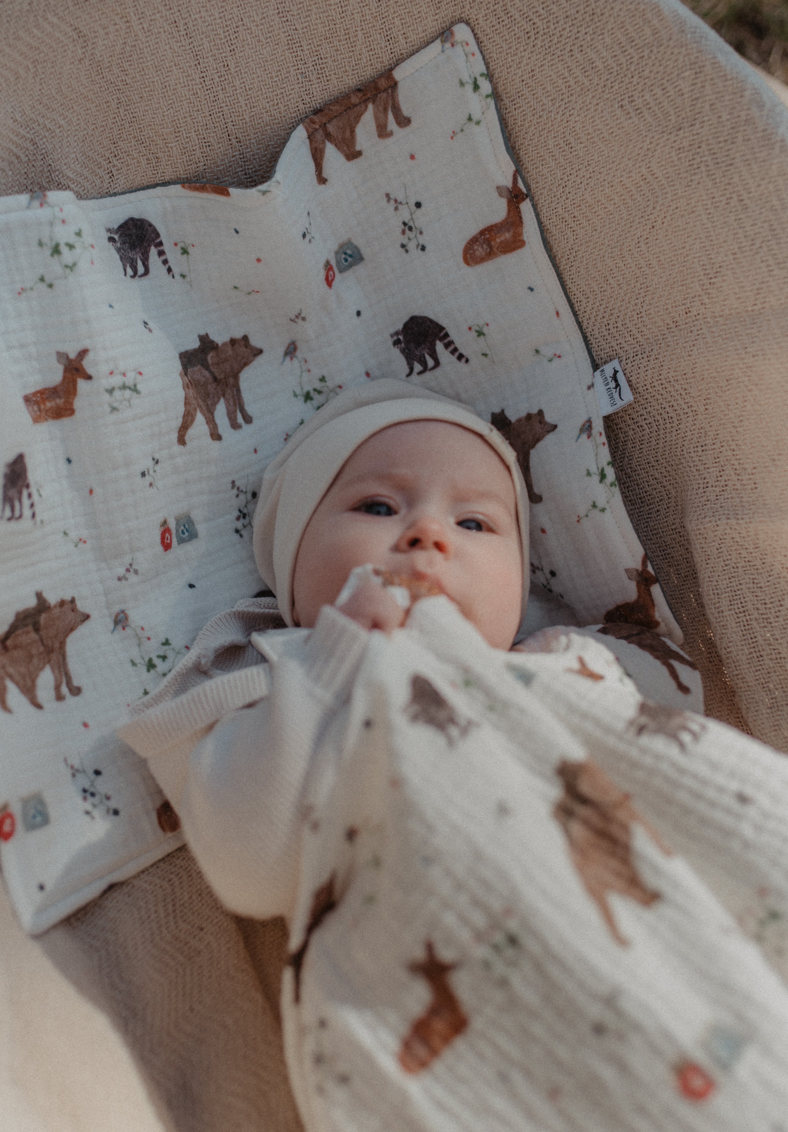 A legpraktikusabb babaholmi, amiről senki nem beszél eleget: így használj egy babakendőt