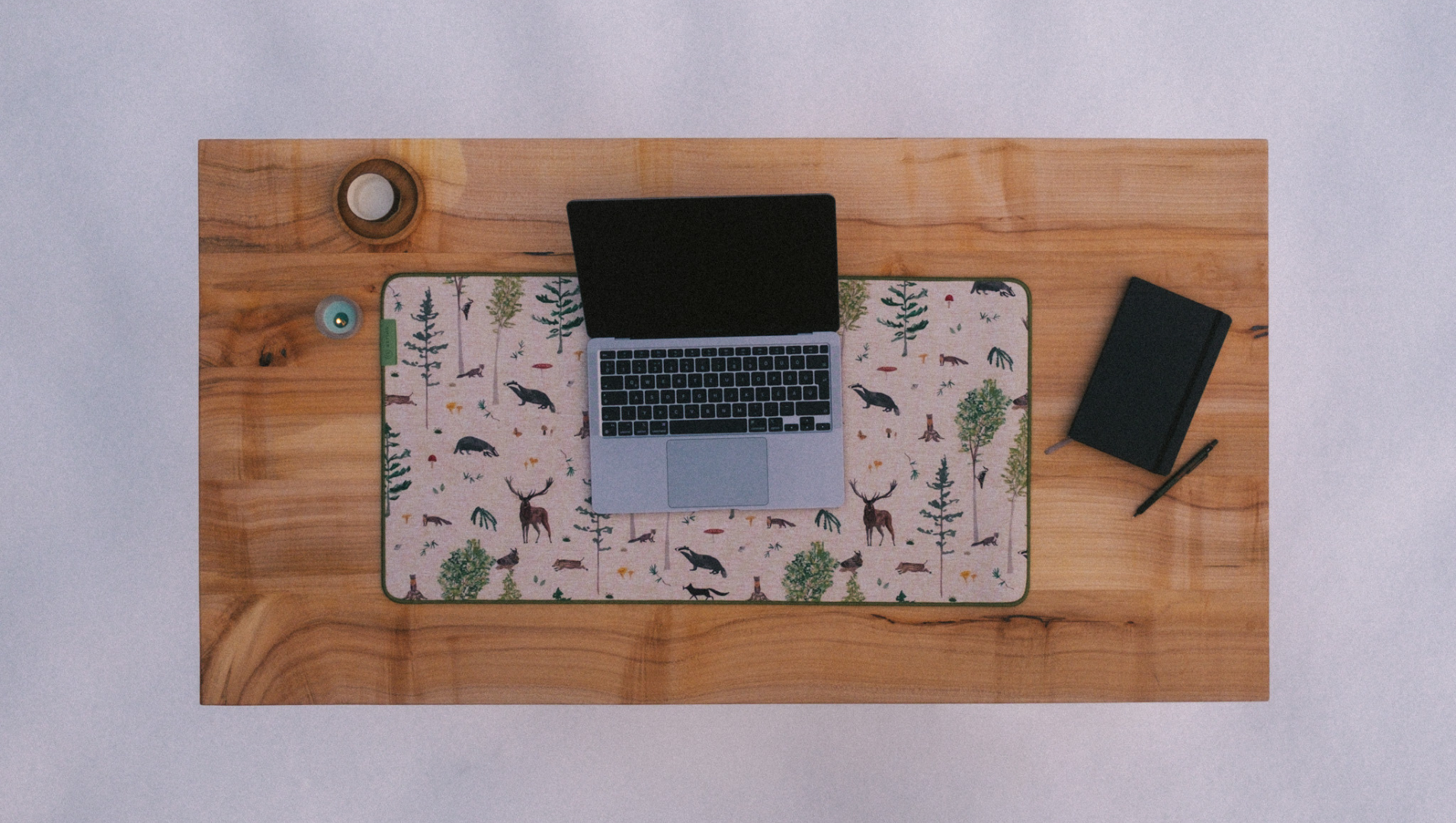 Milyen kedves x Artimo Desk Mat