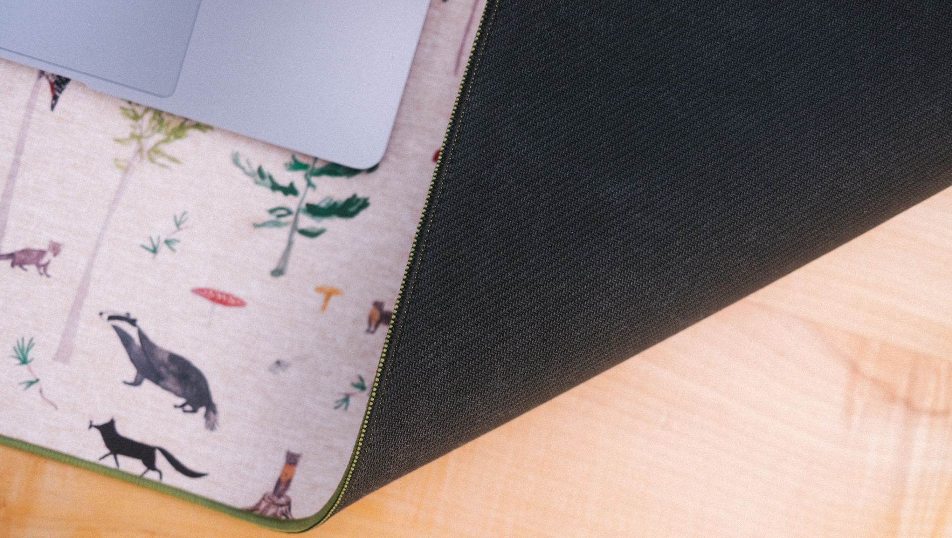 Milyen kedves x Artimo Desk Mat