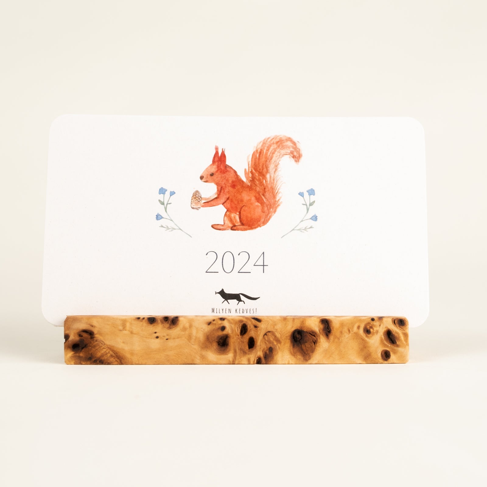 Mini Kalendár 2024 | Nyárfa Tartóval
